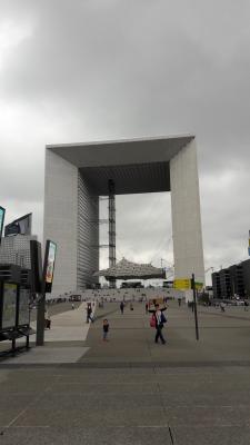 der Gro&szlig;e Bogen an Endhaltstelle der Metrolinie 1